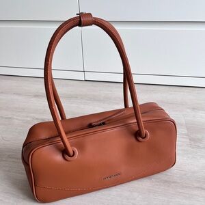 Minimalist 90s Baguette Shoulder Bag | Cognac Brown | Adjustable Strap